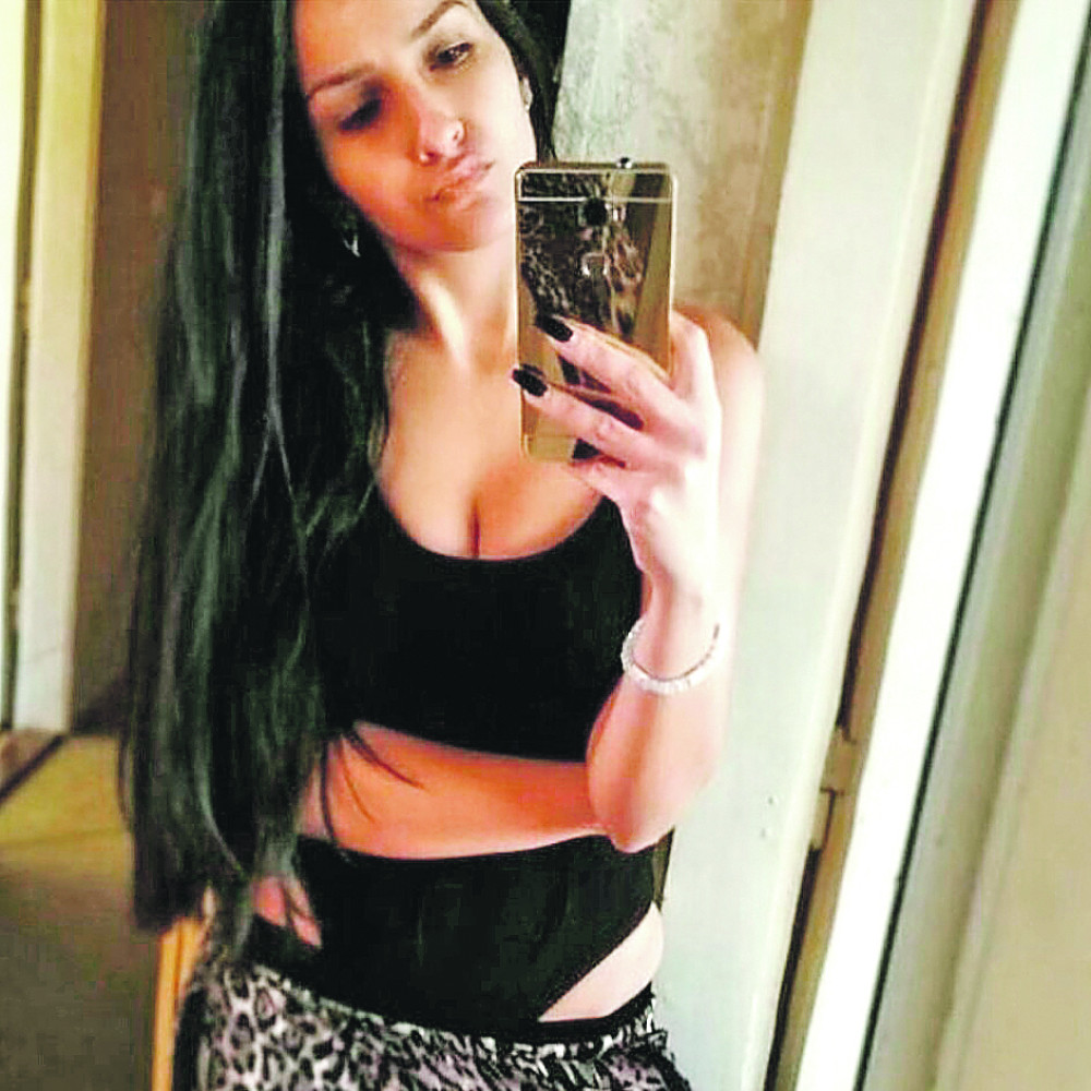 SPS starleta pokazala gaćice!