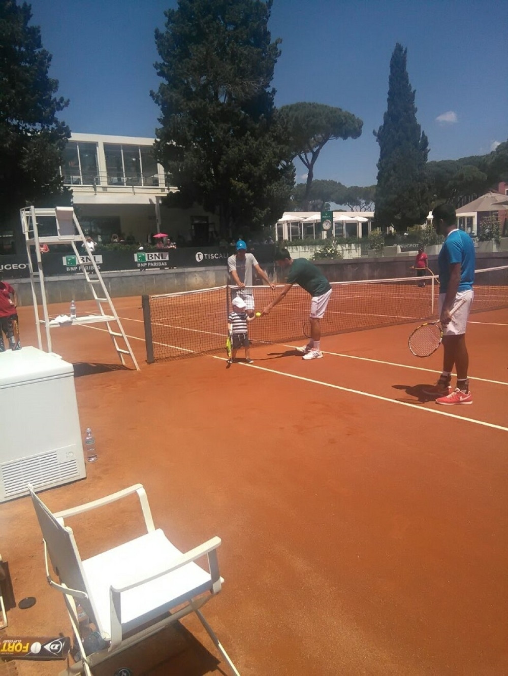 EKSKLUZIVNO~Nole uči sina tenisu!