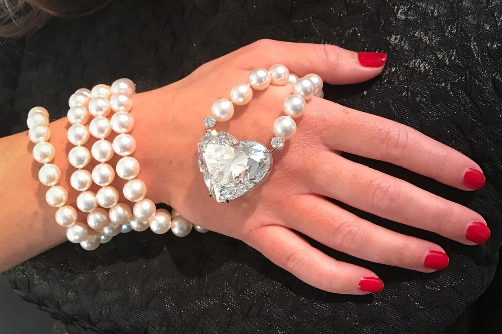 Dijamant u obliku srca prodat za rekordnih 13 miliona