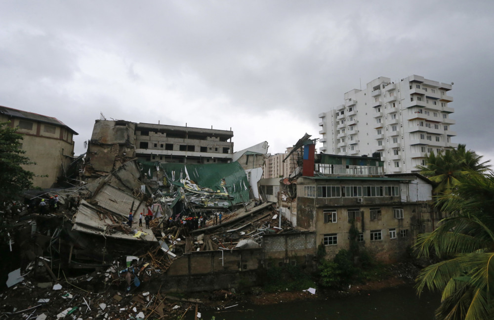 Srušila se petospratnica, stanari teško povređeni!