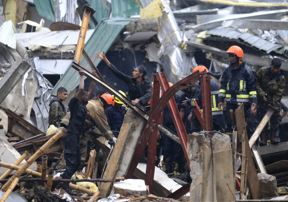 Broj žrtava u Šri Lanki približio se 300, povređeno više od 500 ljudi!