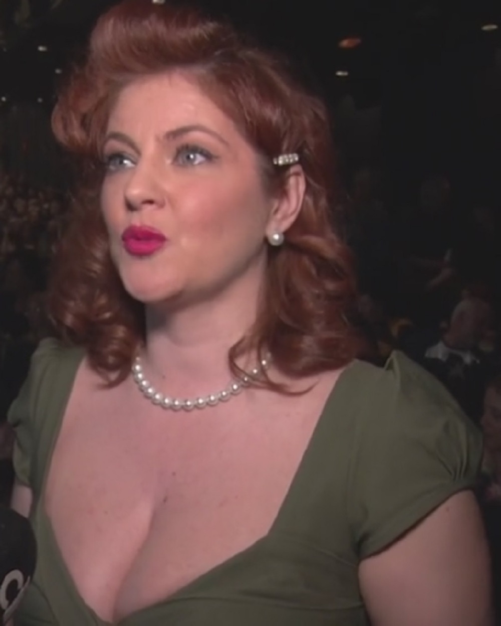 U njene prirodne grudi svi su gledali (VIDEO)