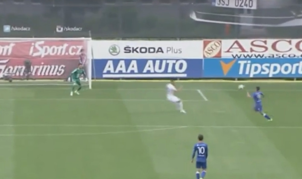 Promašio loptu, pa napravio fintu godine! (VIDEO)