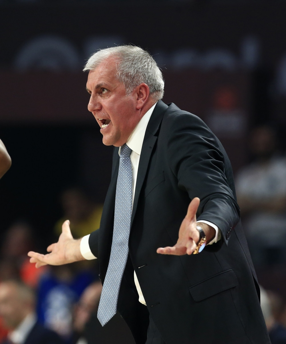 Obradović poludeo zbog Grka, tri puta mu se izdrao u lice (VIDEO)