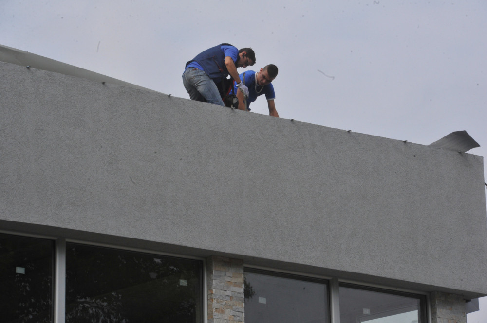 Počela demontaža bespravnog objekta