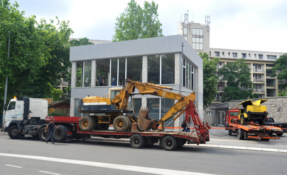 Šapić bagerima krenuo na rođaka