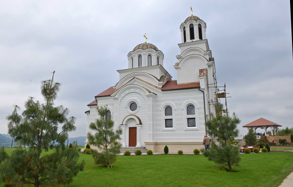 Zavirite u unutrašnjost crkve Tomislava Nikolića (FOTO GALERIJA)