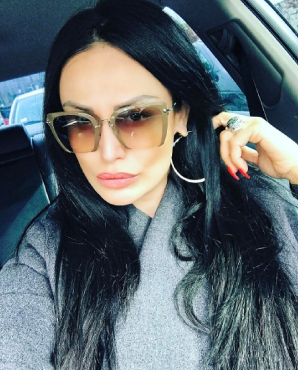 Naša pevačica iskopirala svetsku zvezdu (FOTO)