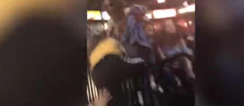 Pogledajte trenutak eksplozije na koncertu svetske zvezde (VIDEO)