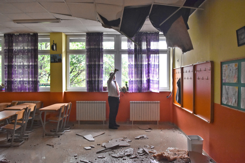 Obrušio se deo plafona u osnovnoj školi