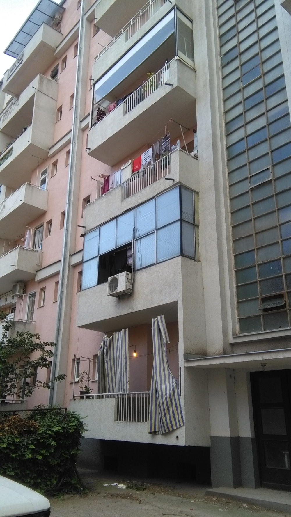 Nišlija u komi nakon pada sa zgrade!