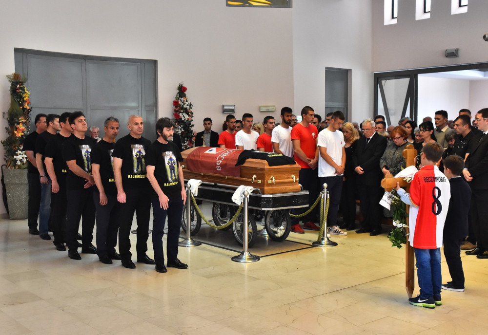 Igrači Fenera se poklonili "fudbalskom ocu" (FOTO)