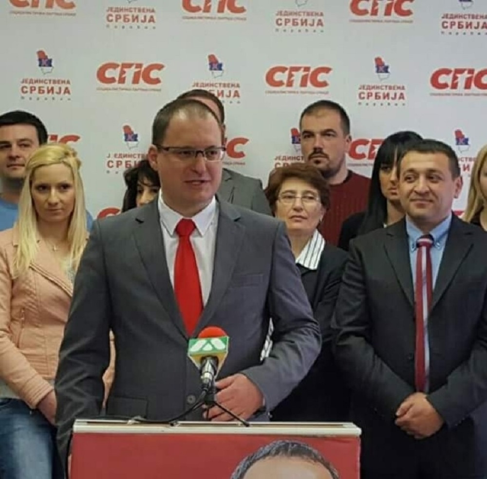 Izbušene gume predsedniku SPS