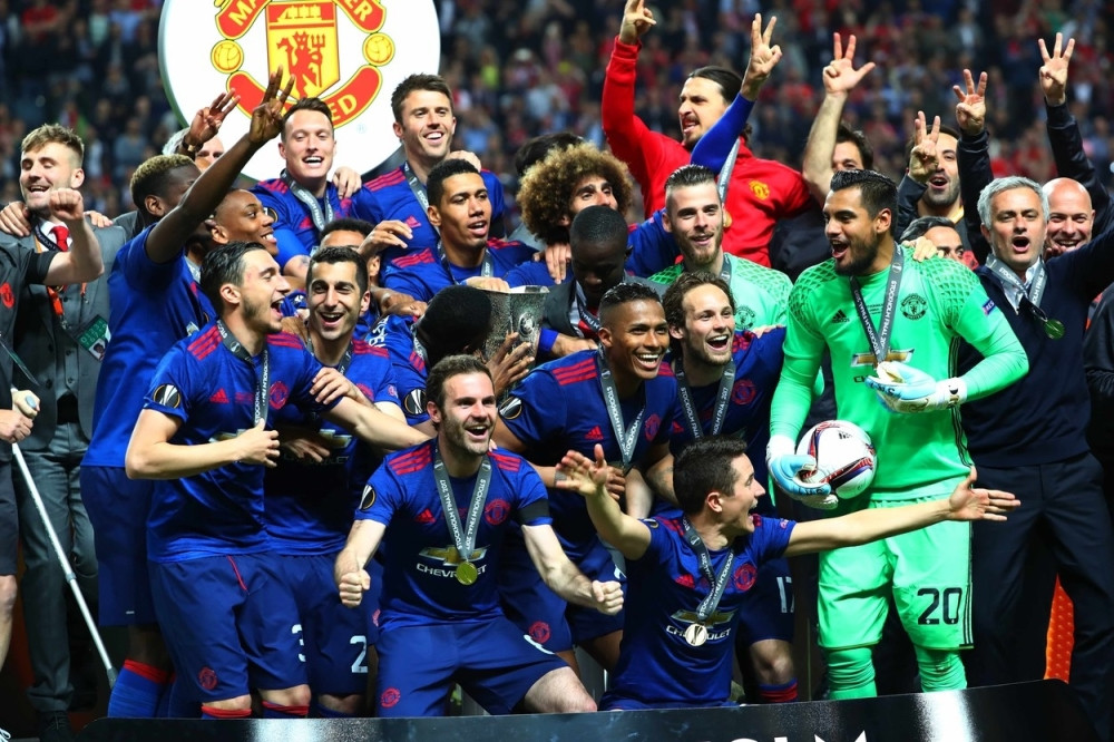 Evo kome su fudbaleri Junajteda posvetili trofej