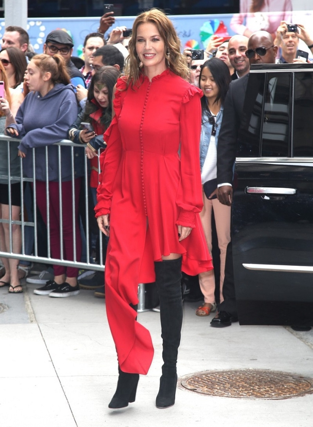 Glumica pokazala guzu (FOTO 18+)