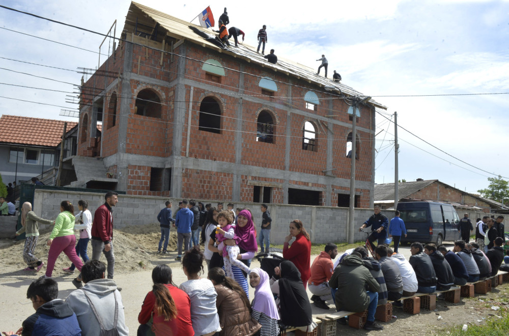 Srušen nelegalni objekat Islamske zajednice u Zemunu