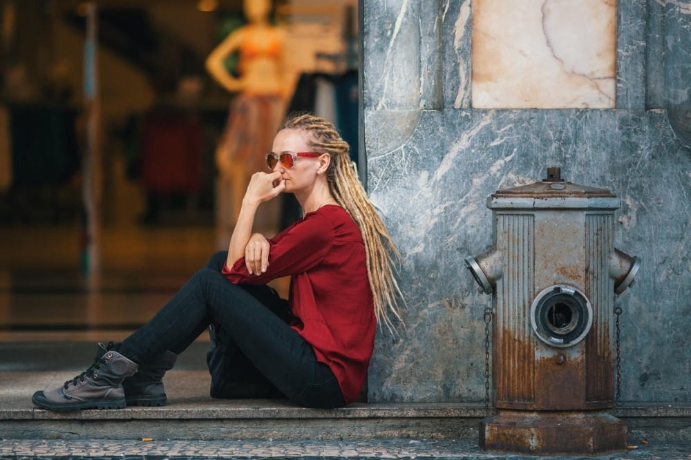 Šta našem telu stvarno čini sedenje na hladnom betonu