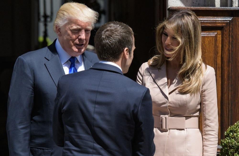 Neobično rukovanje Trampa i Makrona obišlo svet (VIDEO)