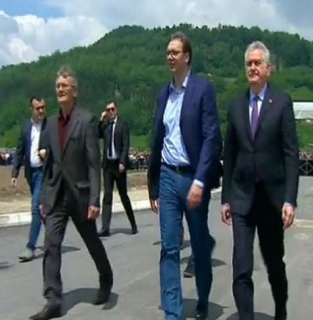 Više hiljada građana na mostu "Bratoljub"