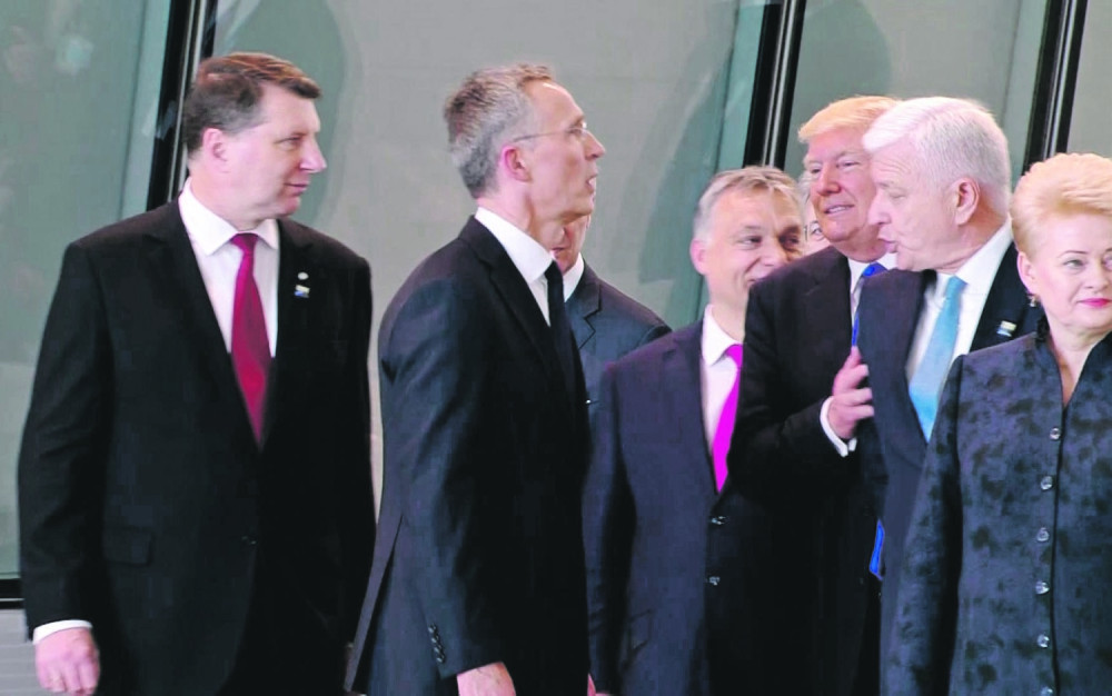 Prošle godine ga je izgurao, a sada je Tramp ovako pozdravio crnogorskog premijera (VIDEO)