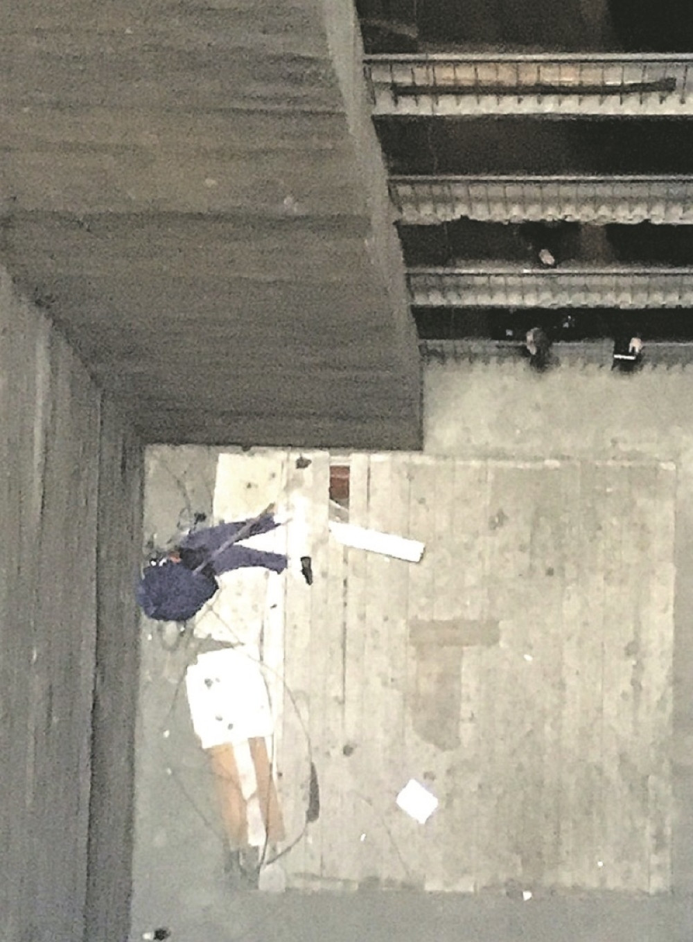 Starica se bacila kroz svetlarnik