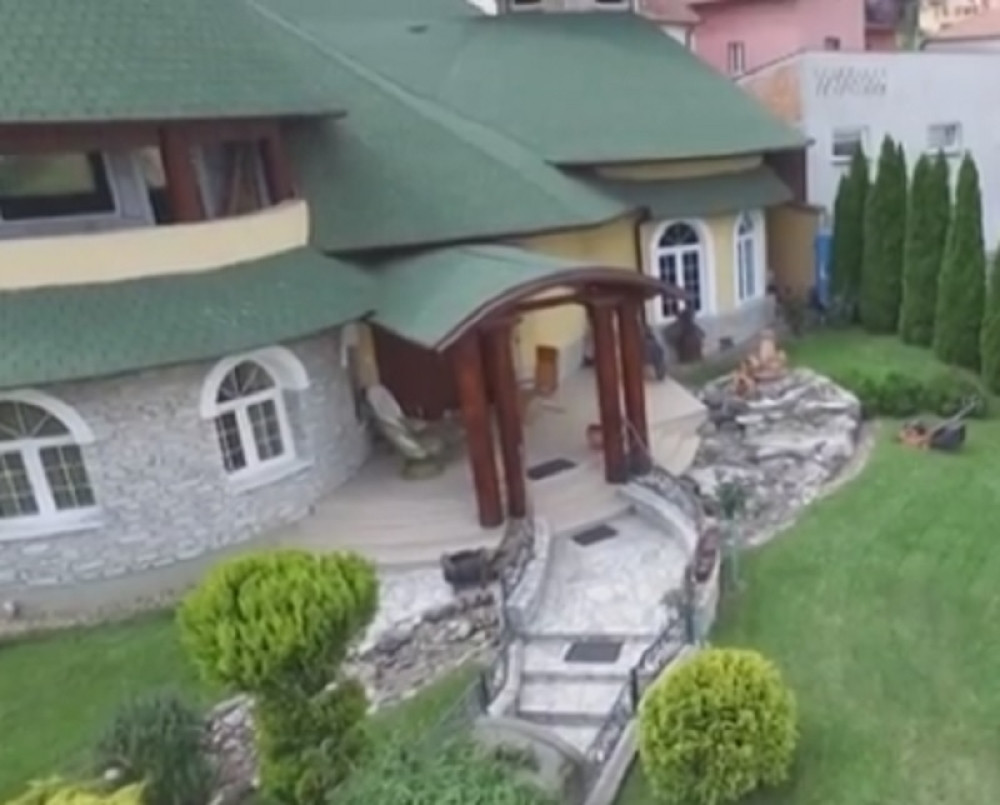 Folker uložio bogatstvo u vilu u Sremskoj Kamenici