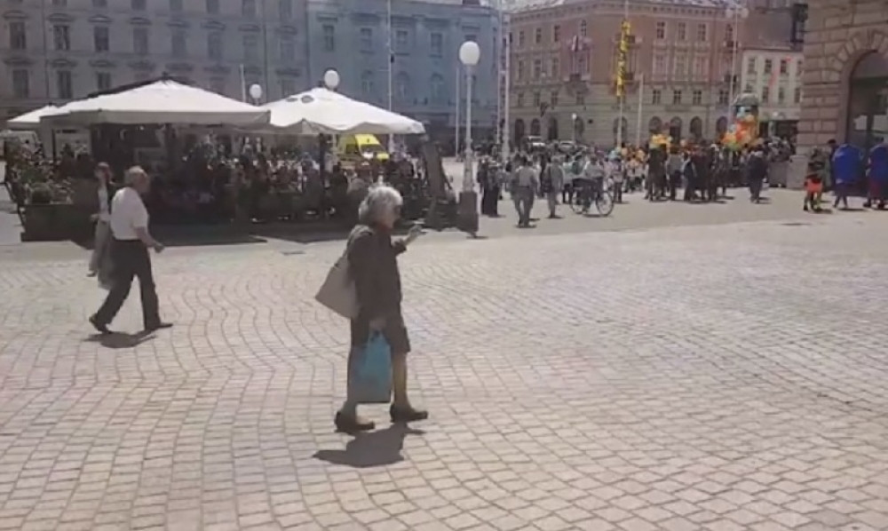 Baka plesom na trgu oduševila region (VIDEO)