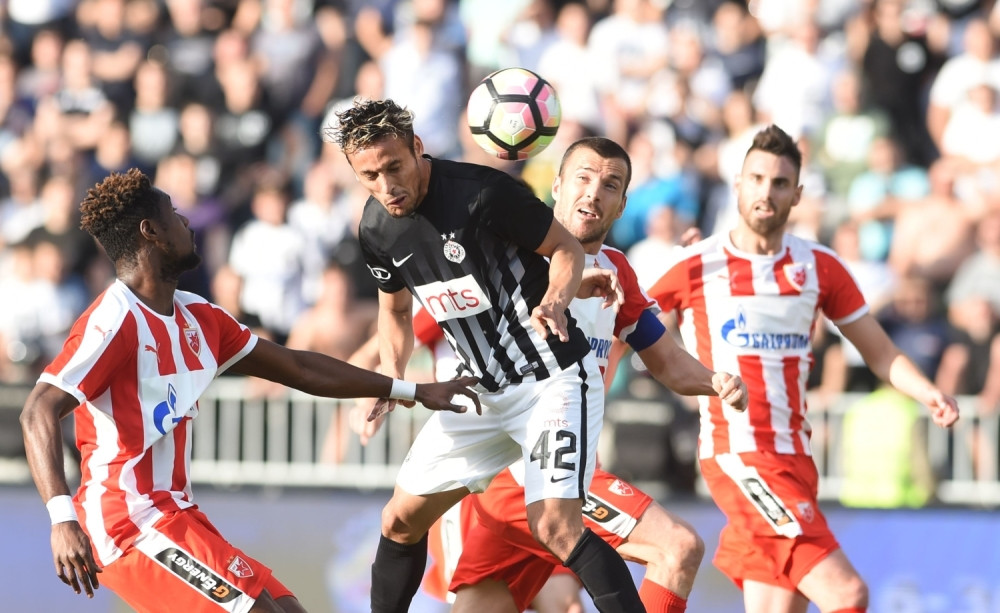 Boli ga zub da igra za Partizan!