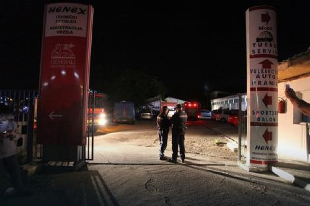 Bombom digao servis u vazduh?! (VIDEO)