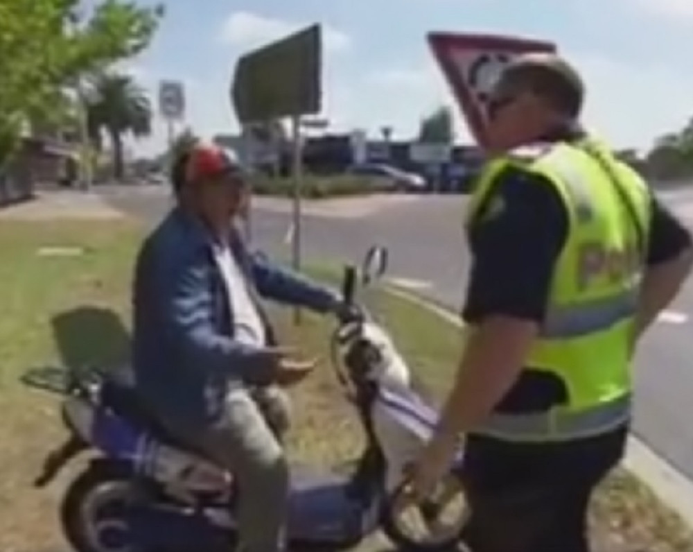 "No spik ingliš... Nemoj me, bona, za*ebavati" (VIDEO)