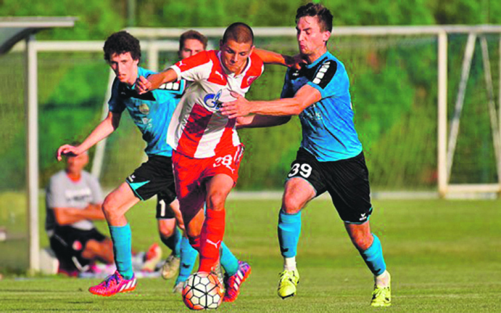 Vatromet golova u Napulju, Zvezda VODILA, pa izgubila igrača, a onda je sve prosula u more! (FOTO)