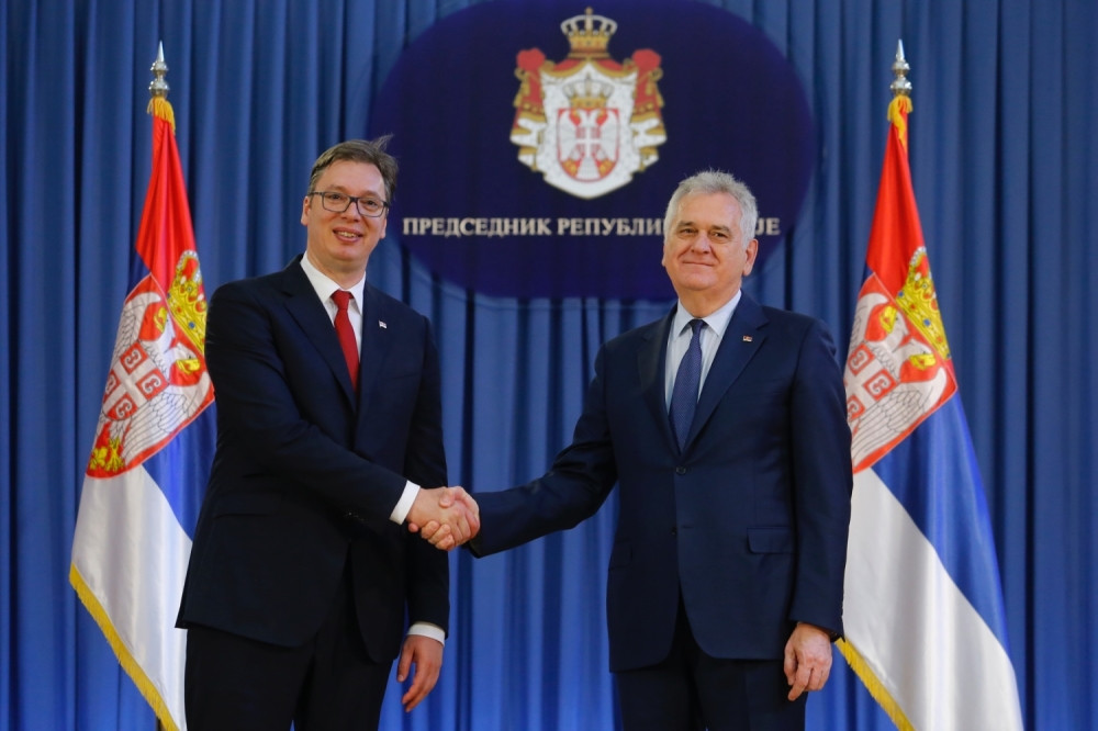 Toma se i dalje predstavlja kao predsednik Srbije