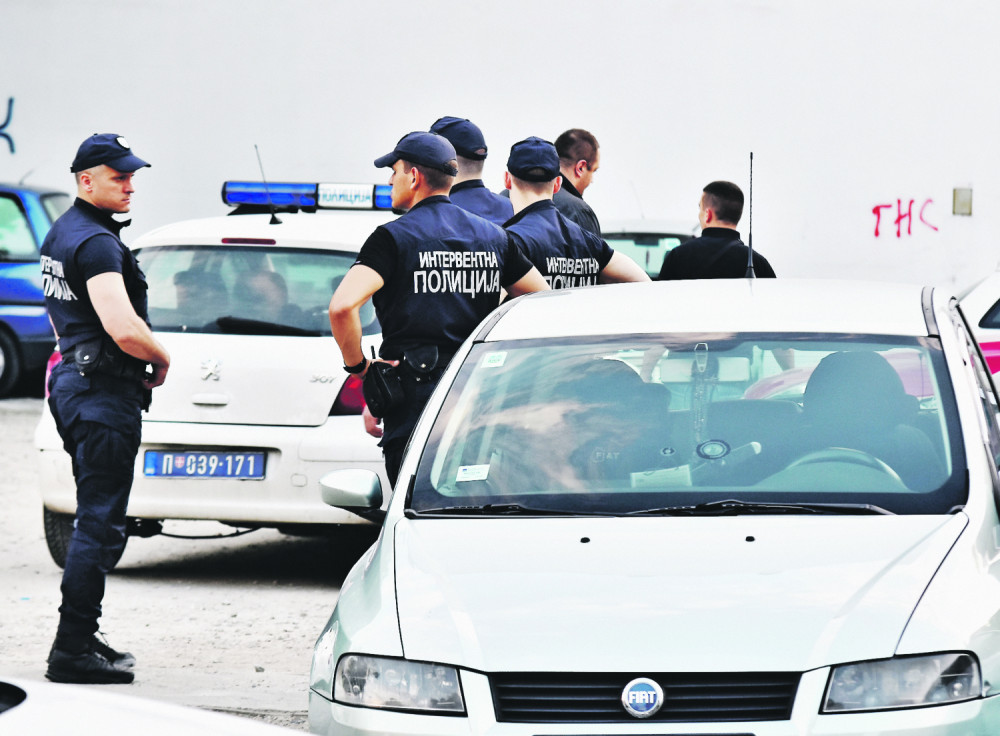 Neviđeno RAZBOJNIŠTVO! Policija hitno reagovala, uhapsila napadača iz Petrovaradina, a onda su kod njega pronašli OVO!