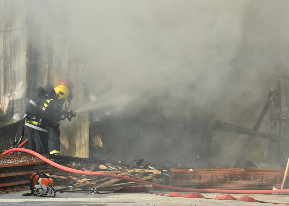 U požaru u Maloj Moštanici izgorelo je dvoje dece