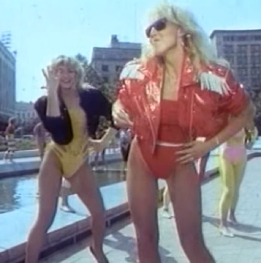 Pogodite ko je pevačica pored Lepe Brene?