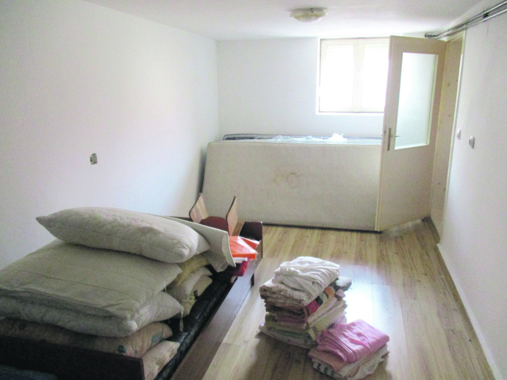 Nepokretne starce držali u podrumu!