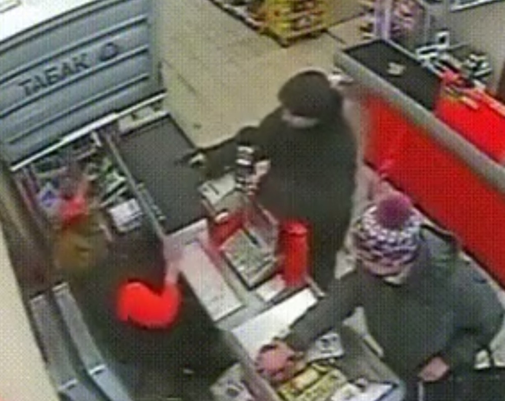 Hrabri mladić golim rukama zaustavio naoružanog pljačkaša