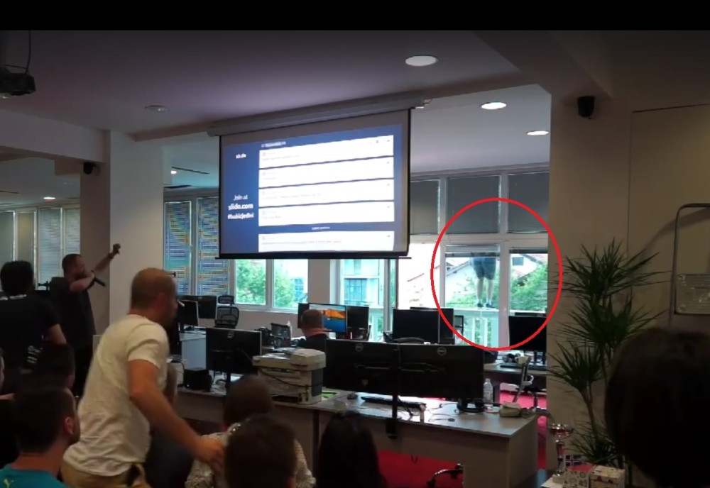 Mostarski biznismen skočio sa balkona tokom sastanka (VIDEO)
