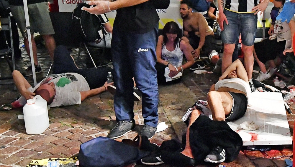 Stotine povređenih navijača u Torinu! (VIDEO+FOTO)