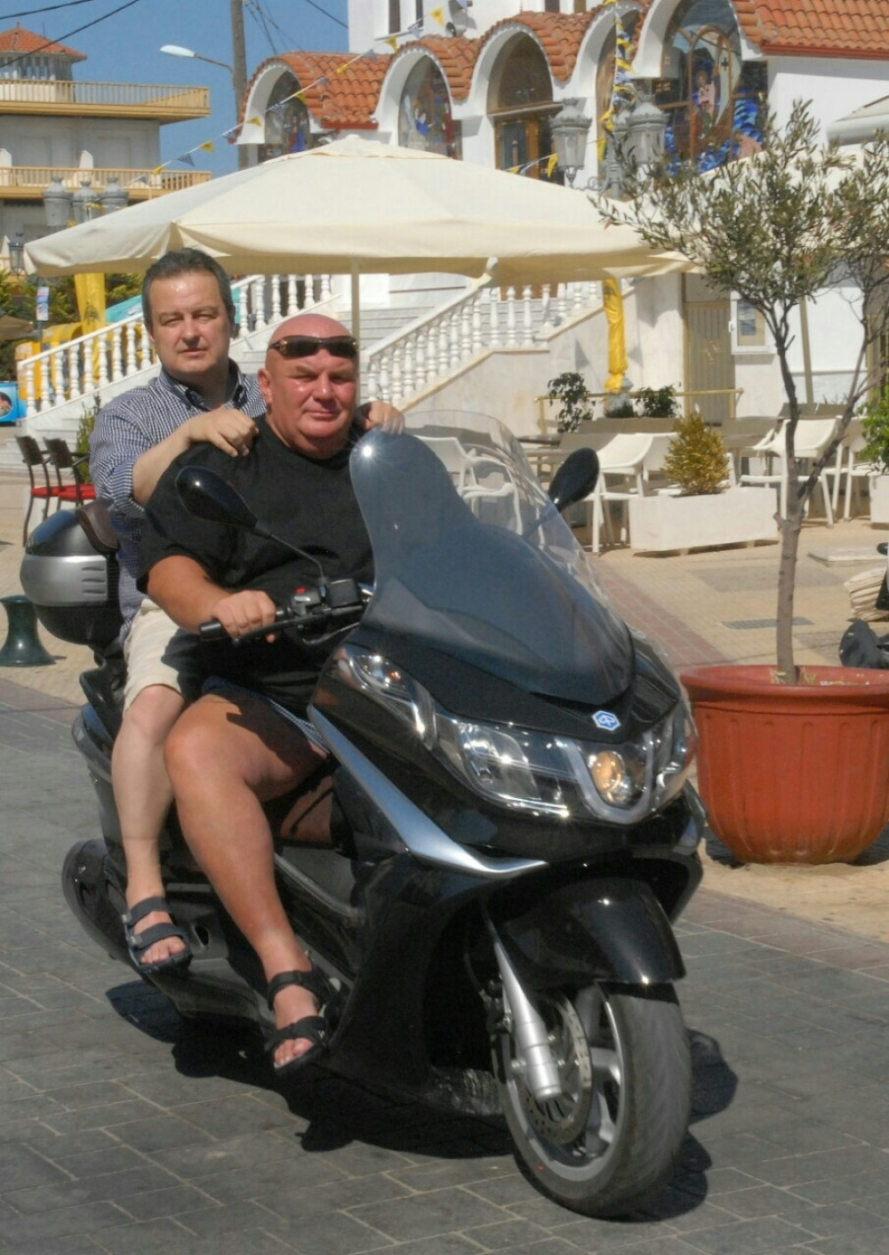 Sandale su iste, Palma mi ih je kupio!