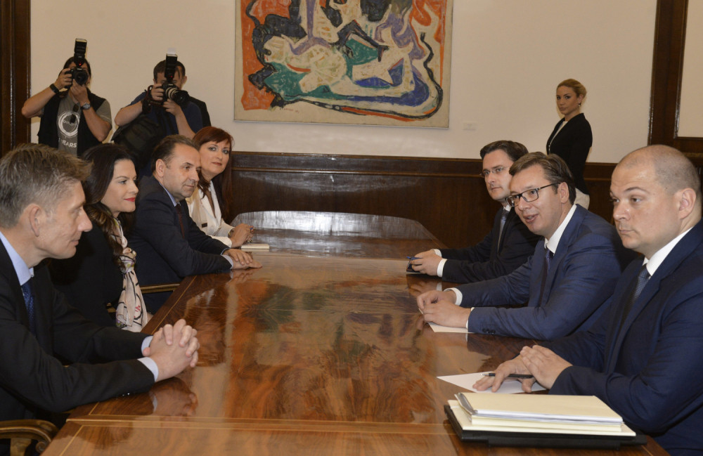 Vučiću, ne daj im premijersku funkciju!