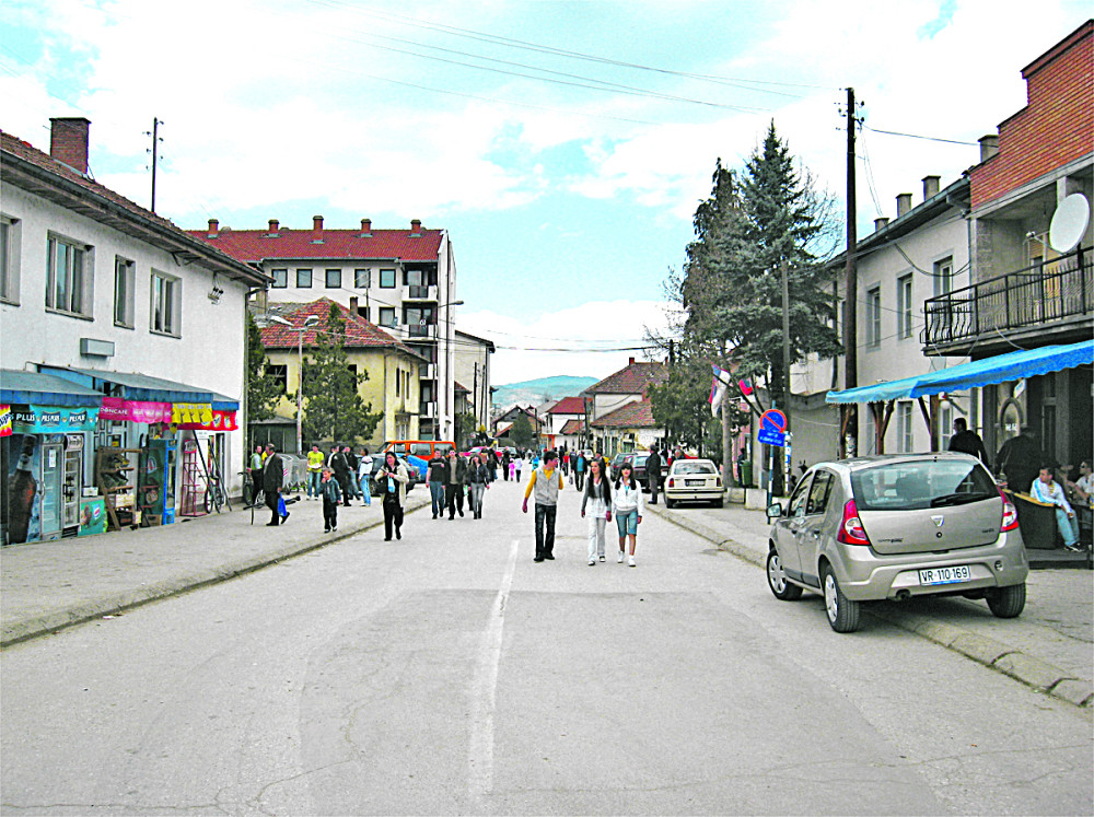 Sin opštinskog funkcionera izboden šrafcigerom u kafani!
