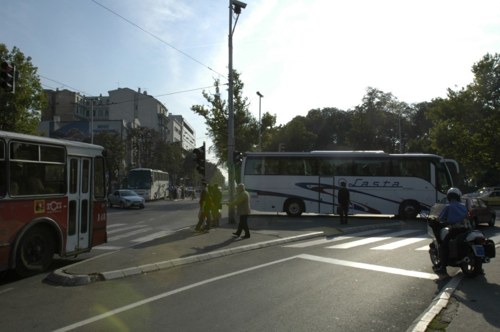 Ko ima prednost na ovoj raskrsnici? (FOTO+ANKETA)