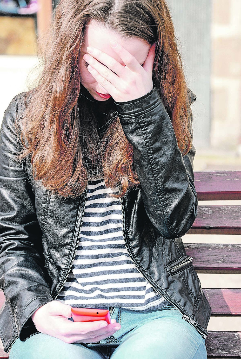 Političar maloletnici pretio silovanjem