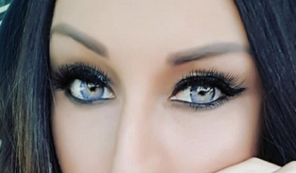 Pevačica "Granda" potpuno izobličena (FOTO)