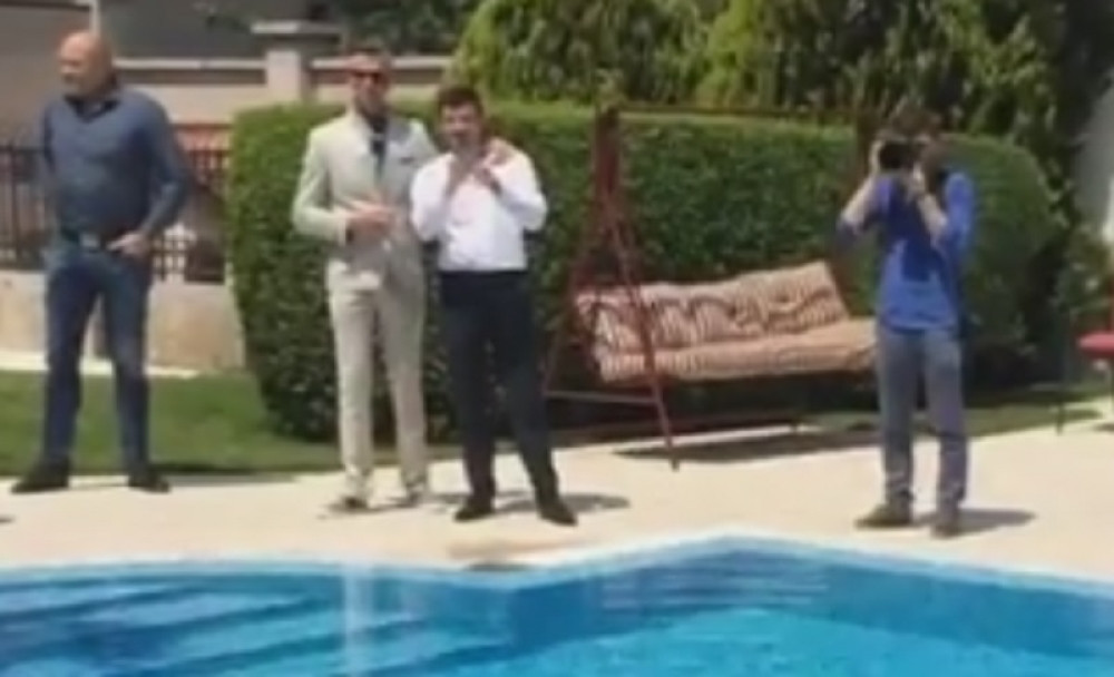 Pogledajte šta se ovim muzikantima dogodilo na svadbi (VIDEO)