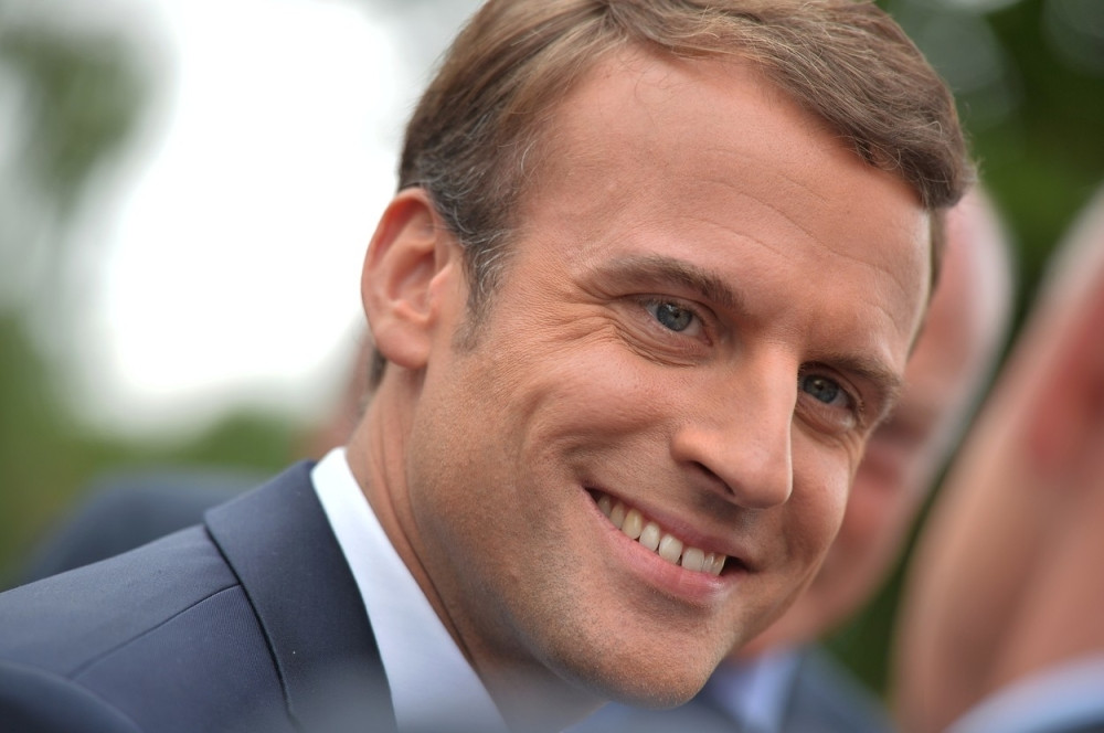 Makron pomirisao marihuanu, pa počeo da se smeje