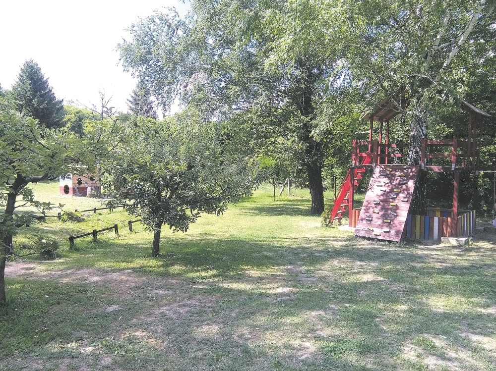 Mladoženja policajac upucao devojčicu (10)!