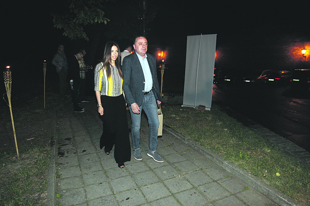 Antić se zaljubio do ušiju!