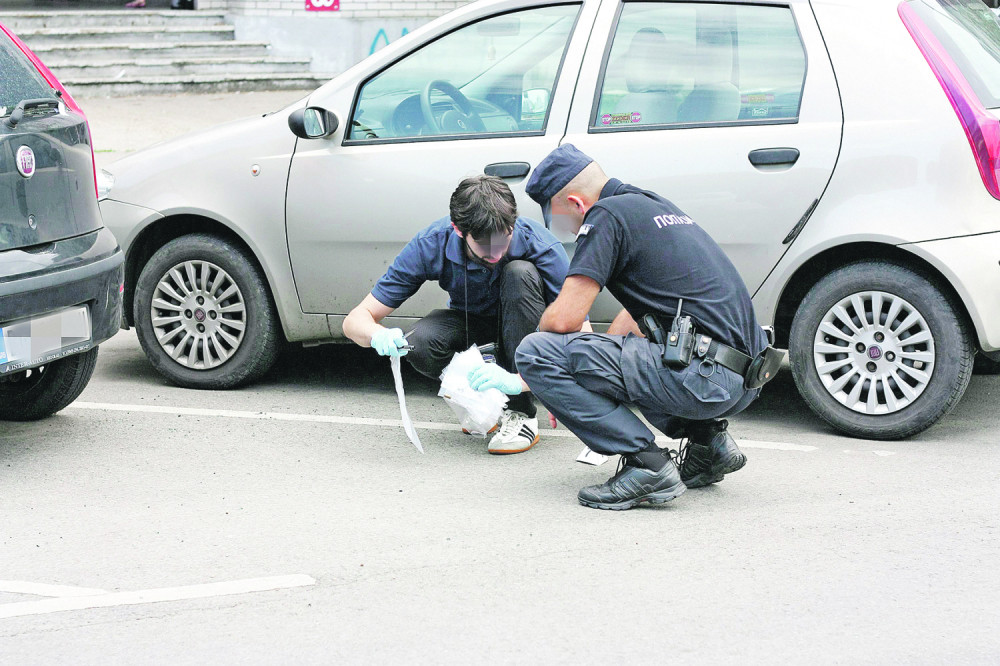 Izrešetao čoveka, pa pucao sebi u glavu!